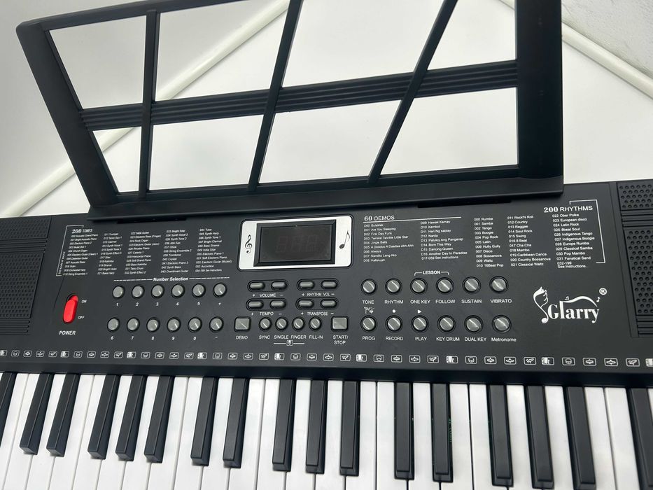 Zestaw Keybord ze stojakiem oraz siedziskiem