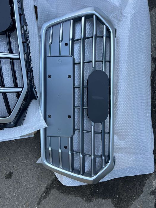 Решетра радиатора Audi Q5 80a Гриль ауди ку5 17+