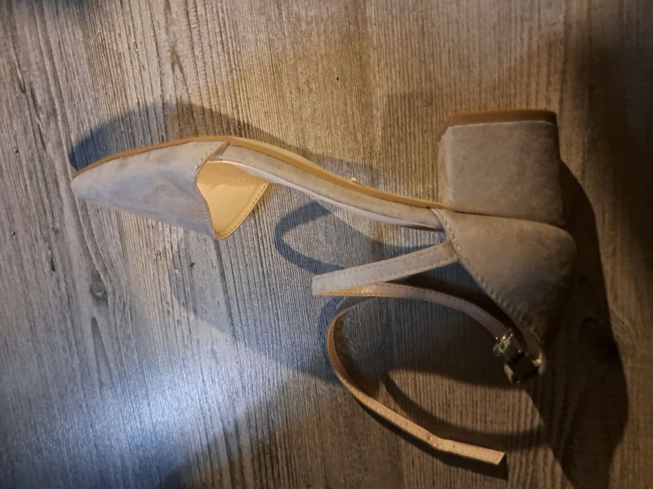 Buty nowe szare rozmiar 40