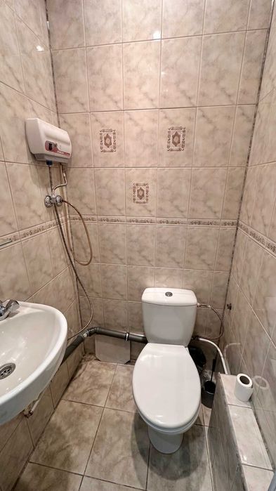 Без% Фото реал 51,3м2 2/4пов фасад ж/ф 3к офіс Шевченківський центр