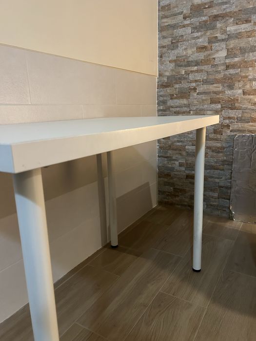 Mesa/Secretária Branca