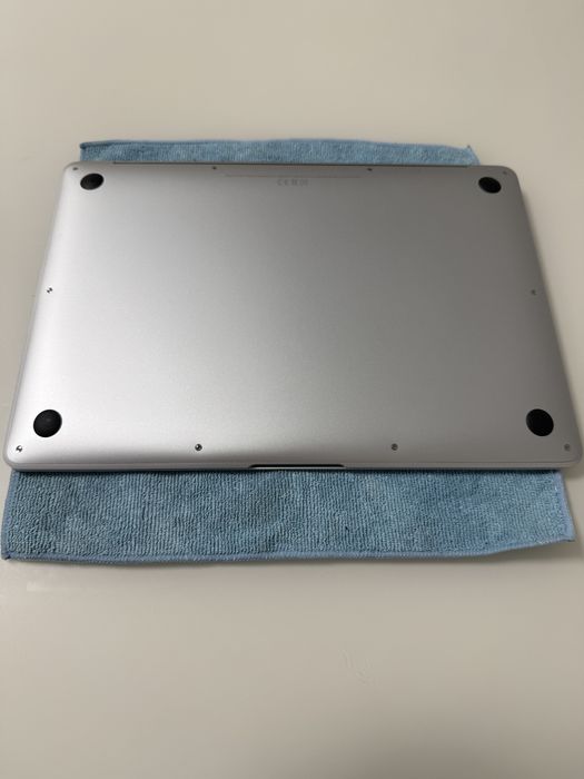 Продам MacBook Air M1 256gb