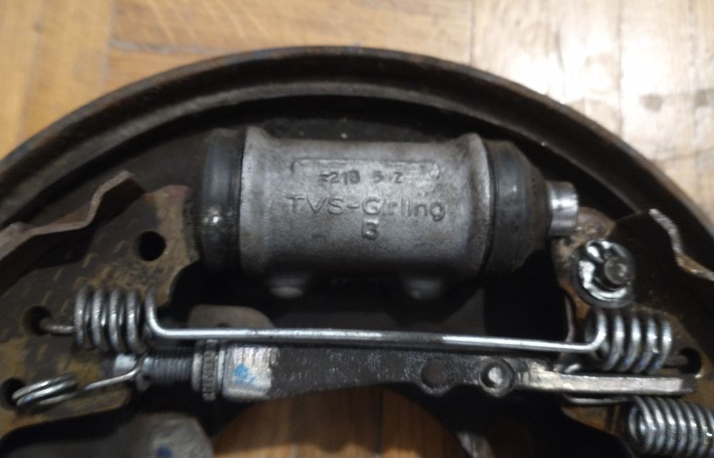 Szczęki hamulcowe kompletne na tarczy - hamulce bębnowe Tata Indica