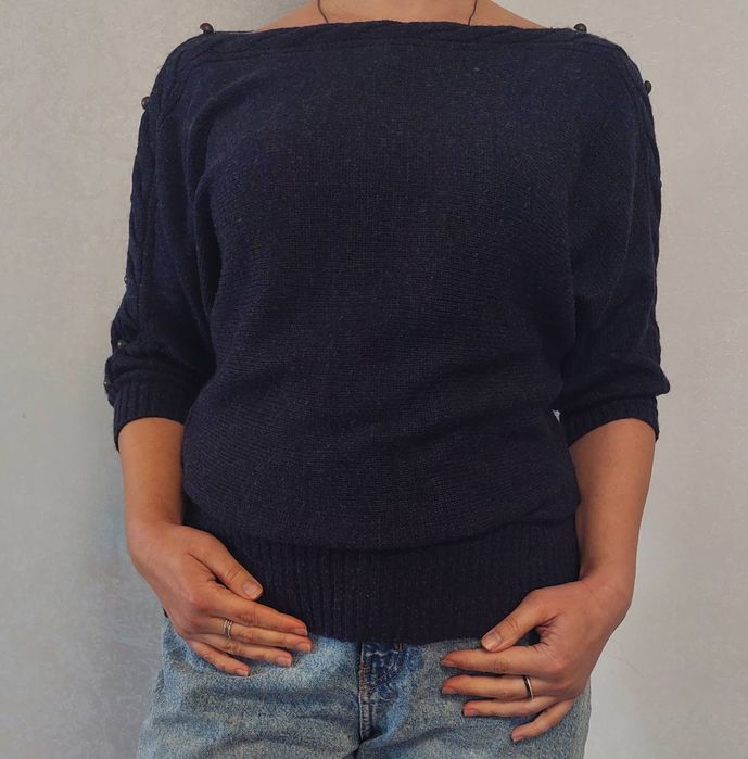 Продам светр вязаний