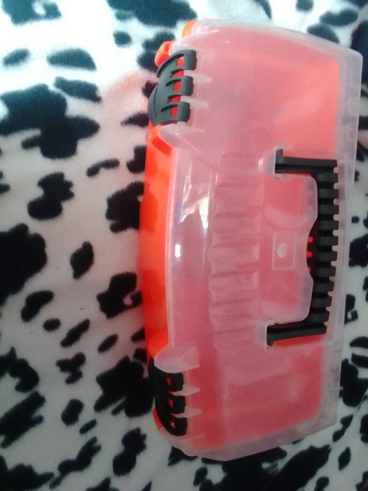 Caixa de utilidades ferramentas etc só 2€