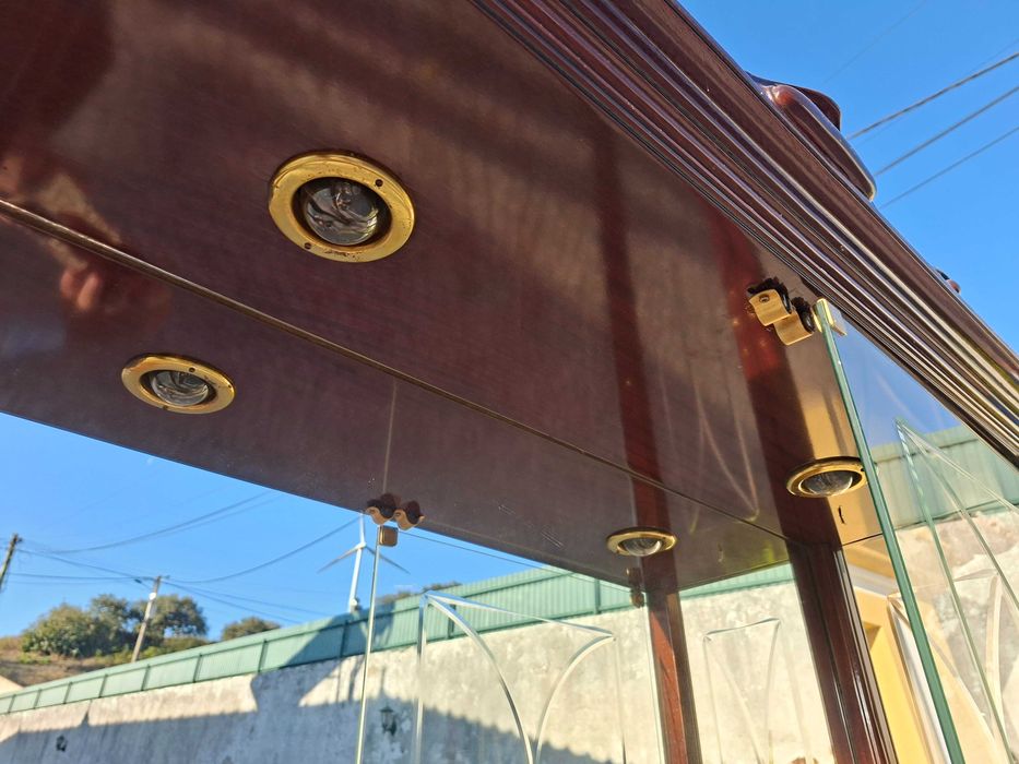 móvel cristaleira para restauro