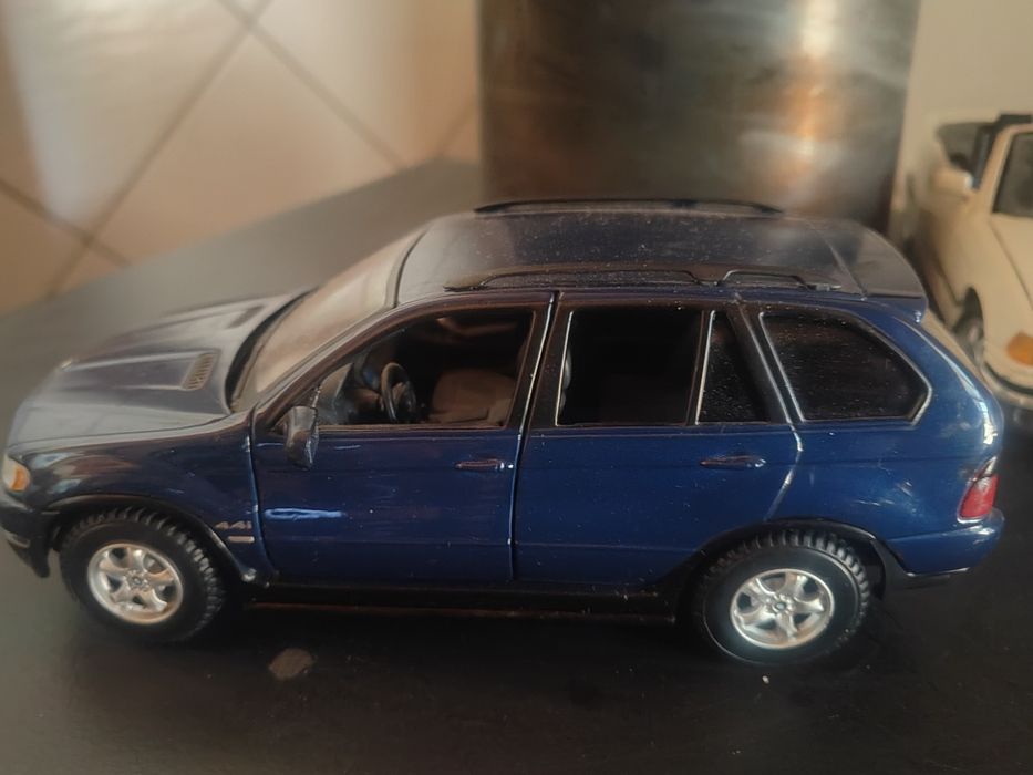 Model BMW X5 w skali 1/24