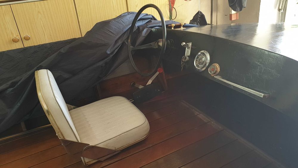 Łódź Motorowa z silnikiem Wicher