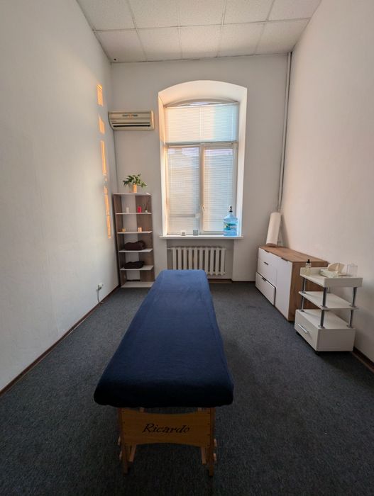 Професійний масаж у центрі Києва (м. Олімпійська)