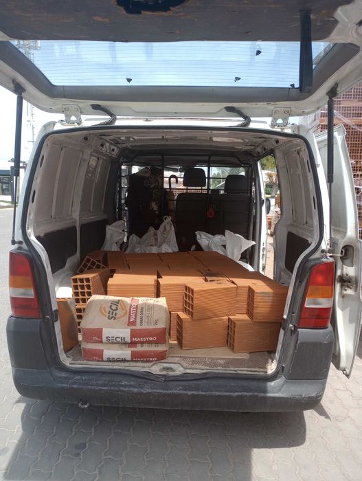 Serviço fretes e transportes urgentes em geral