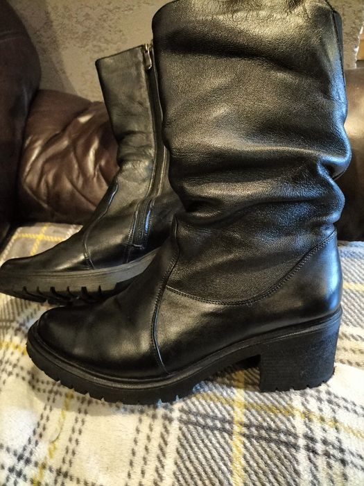 Шкіряні черевики.