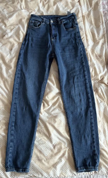 Отдам бесплатно женские джинсы, шапку и теплый капюшон от дубленки