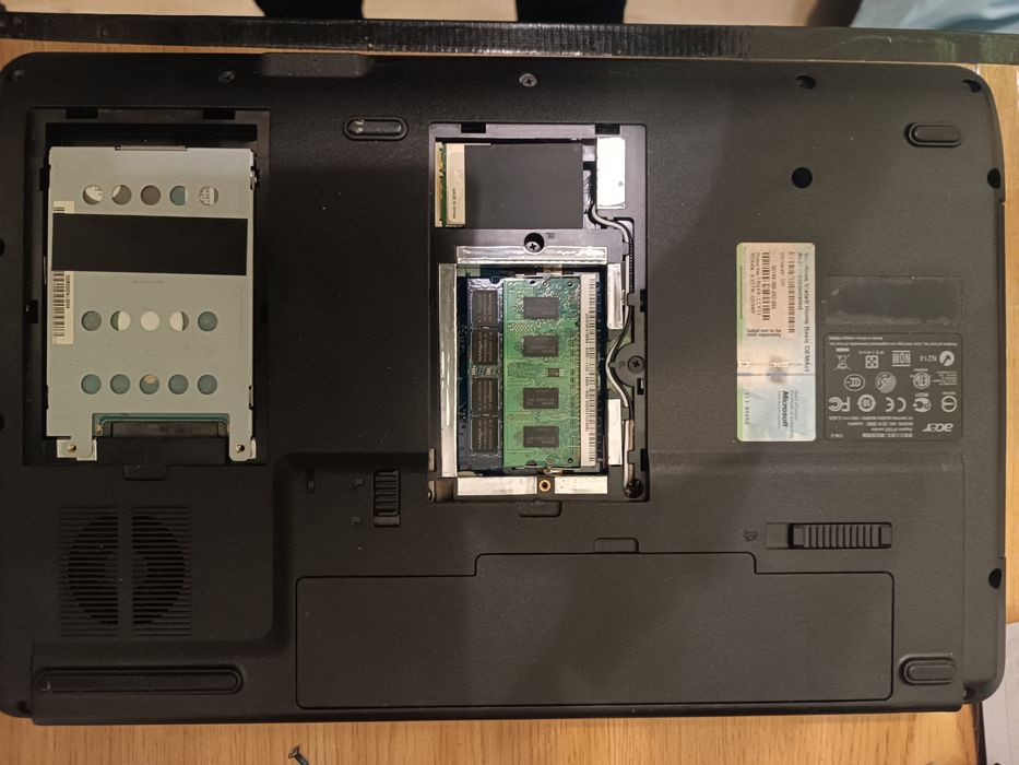 Acer Aspire 5732z - 3 GB / 250 GB HDD