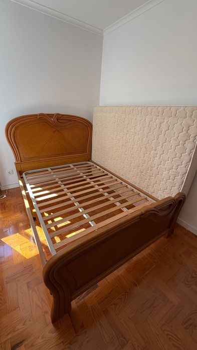 Cama de casal em óptimo estado