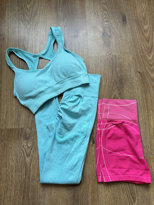 Спортивні комбінезони,лосіни,топи,шорти