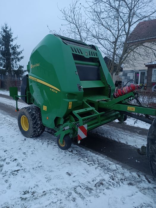 Prasa John Deere V451M