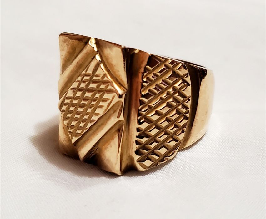 Перстень,кольцо золотого цвета с пробой цвета 585 золота периода ссср