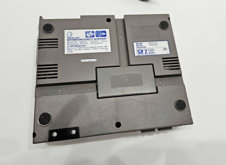 Nintendo NES NESE-001 European Version  + pad + zasilacz + RF Switch