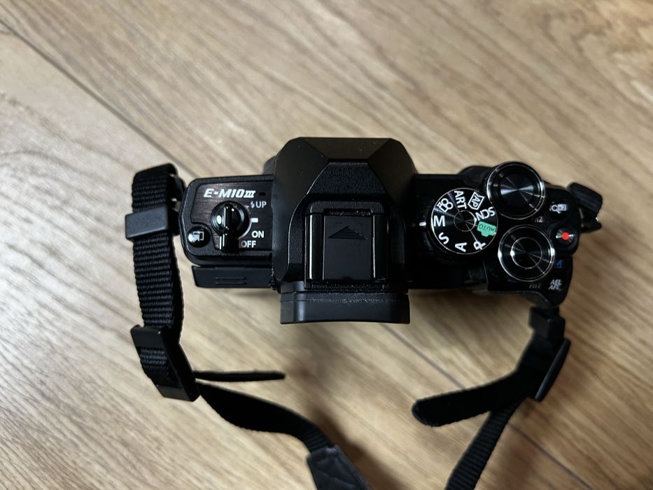 Olympus bezlusterkowiec OM-D E-M10 Mark III CZARNY