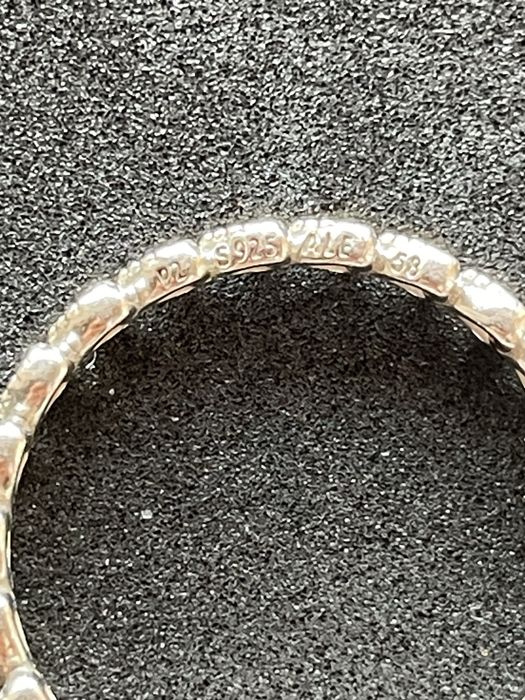 Продам жіночу срібну каблучку Pandora