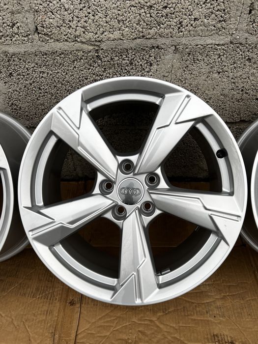 Oryginalne Nowe Alufelgi R18 5x112 Audi 4K0 Audi A6 C7 C6 A4 B7 B8 Q3