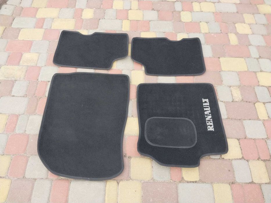 Продам коврики на Рено сандеро,Хюндайтуксон,Фольксваген гольф