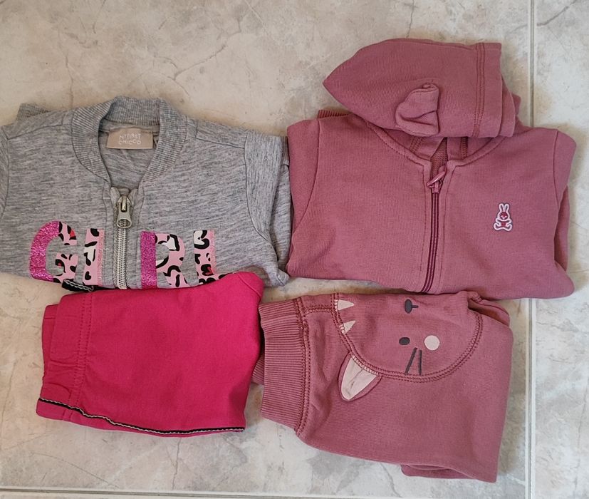 Dois fatos de treino para bebé, como novos.