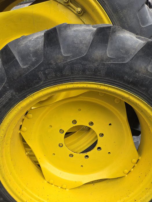 Kola do międzyrzędzi John Deere