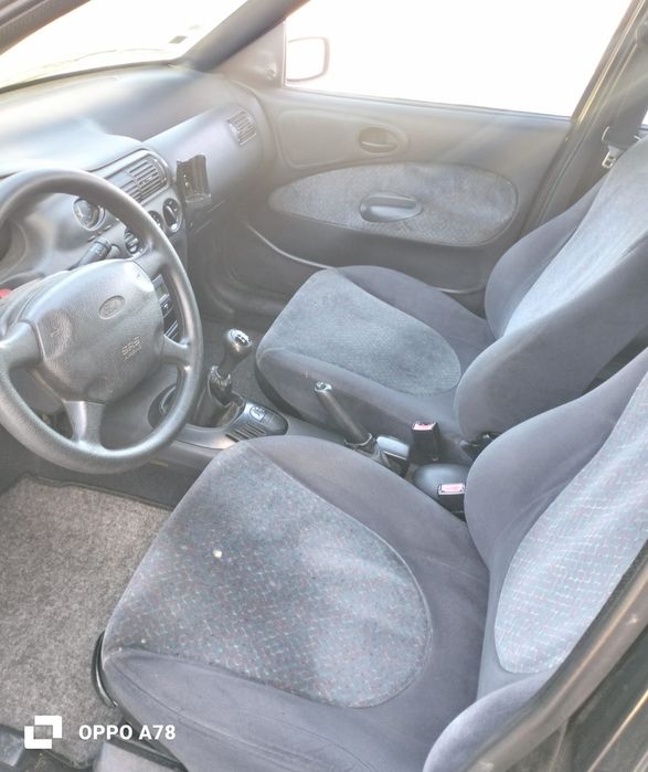 Ford Escort 1.4 Gasolina foto 5