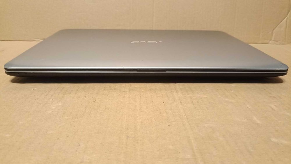 Laptop : ASUS R541N
