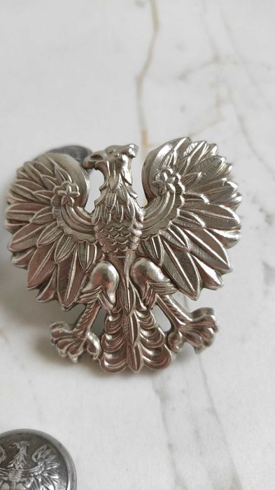 Zestaw guzików i godło PRL