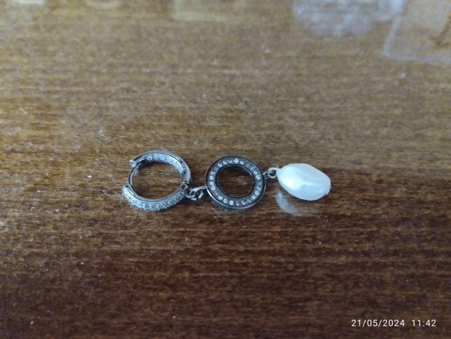 Продам моносерьгу с искусственным жемчугом