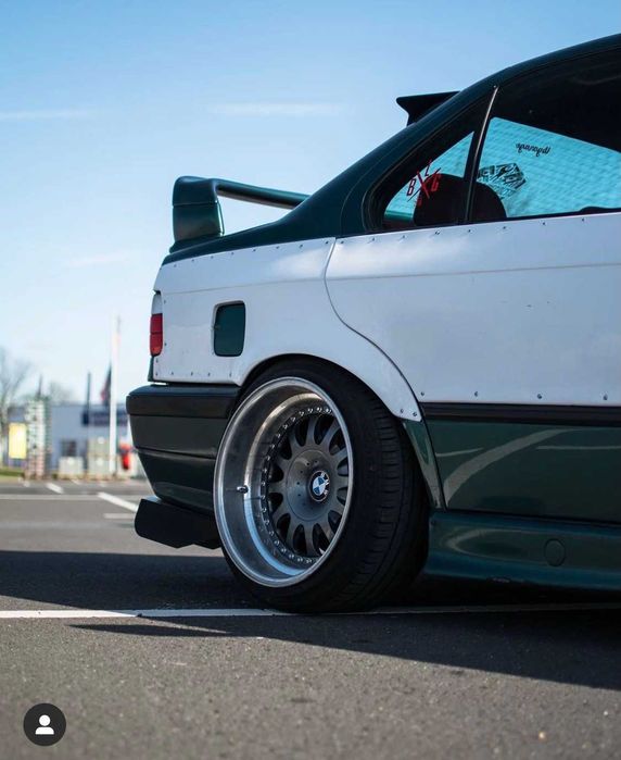 Felony BMW 3 E36 SEDAN 6 elementów Wycięcia na Klamki podkład
