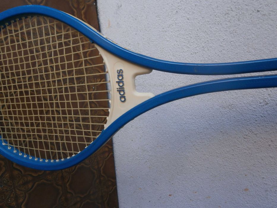raquete da marca adiddas