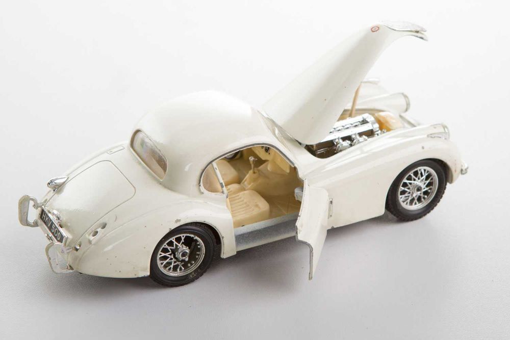 Model metalowy auto kolekcja bburago Dodge Mercedes Bugatti Ferrari