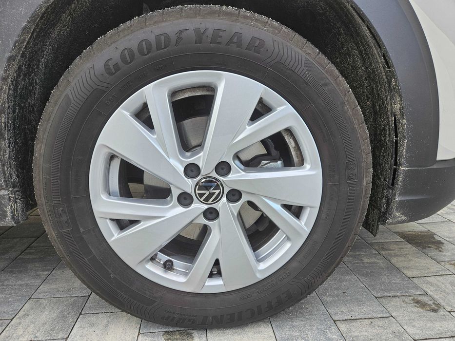 Oryginalne felgi VW R16 5x100 + letnie Goodyear EfficientGrip – DOT 06/26 – komplet