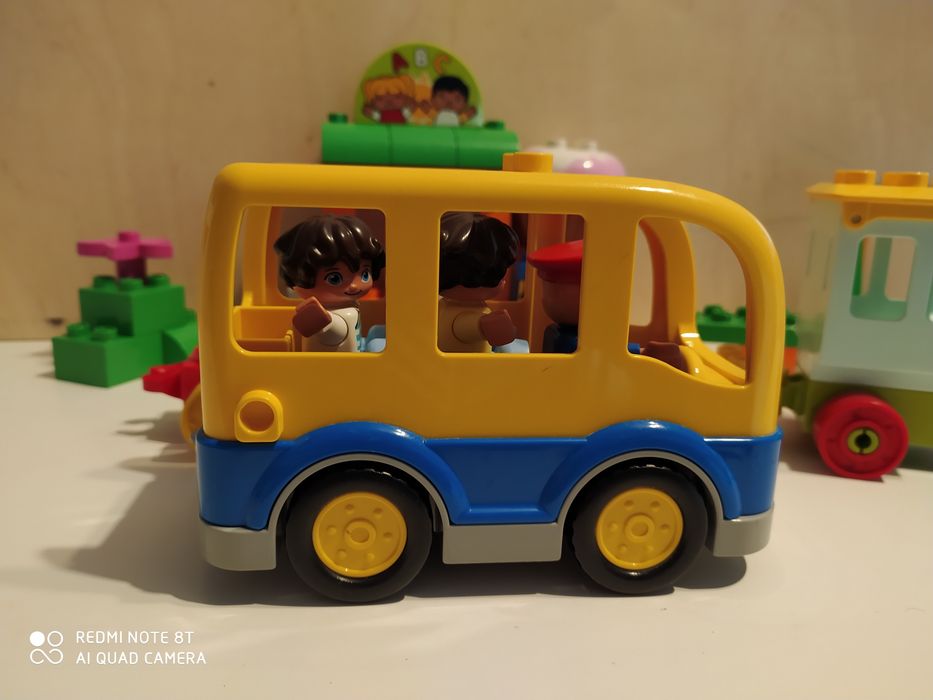 Lego duplo plac zabaw, szkolny autobus, ciuchcia