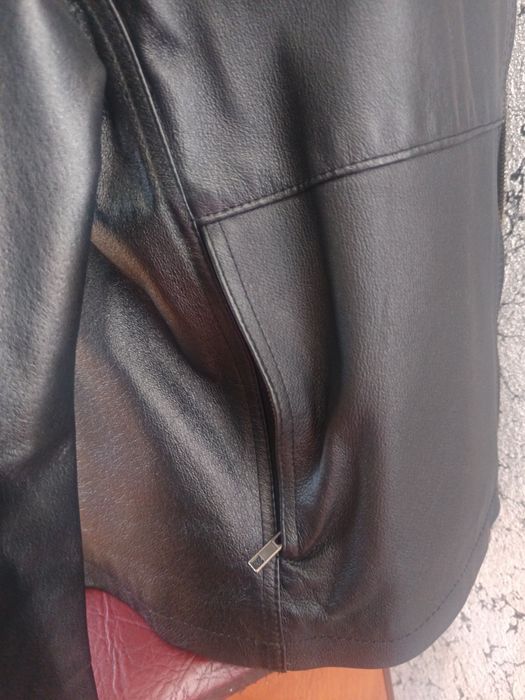 Жіноча шкіряна куртка