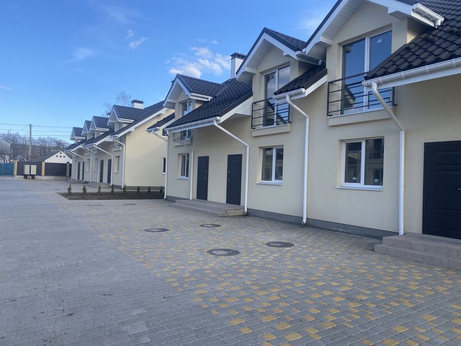 Таунхаус 110 м.кв в Гнідині з озером та басейном