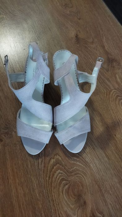 Buty na obcasie stan bardzo dobry