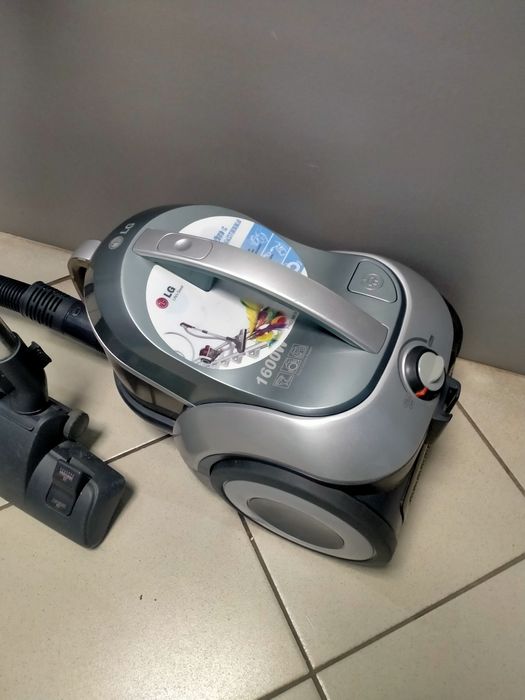 Пылесос LG VK7816R