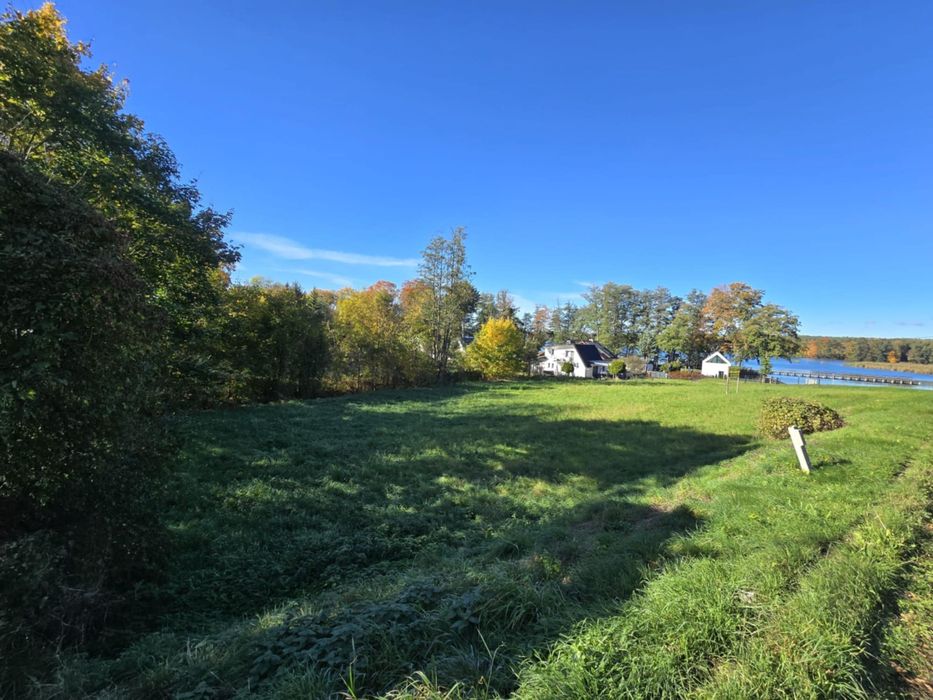 Działka nad jeziorem