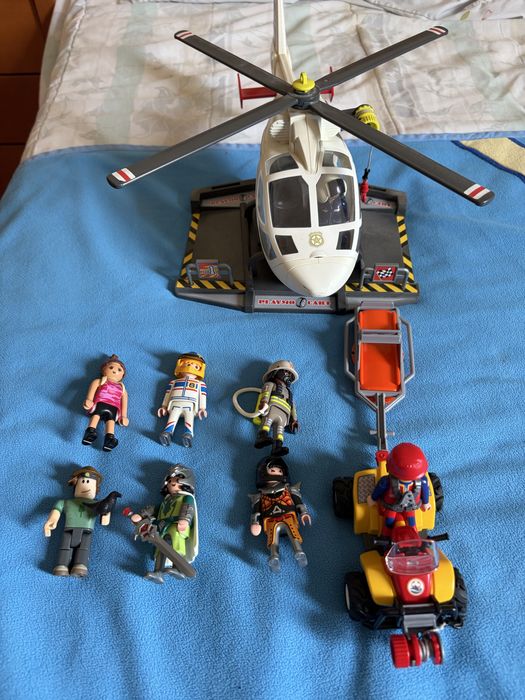 Helicoptero playmobil e 7 bonecos e carrinha de salvamento