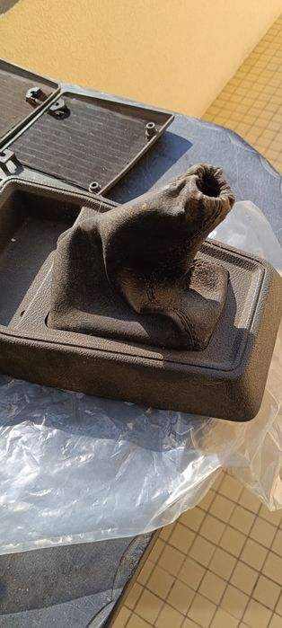 Tampas das Colunas colocadas nas quartelas portas Peugeot 205