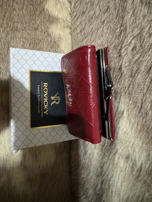 Mały portfel damski czerwony ze skory