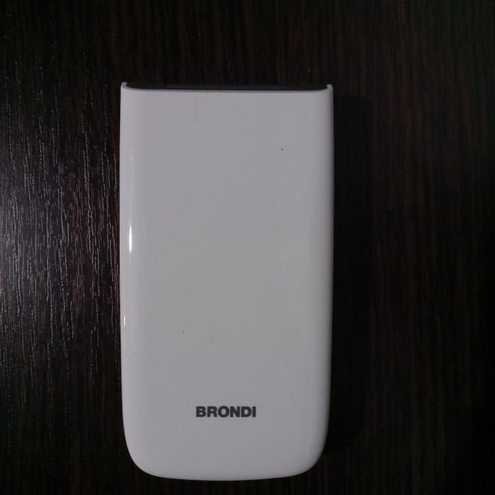Мобільний телефон Brondi Magnum 4