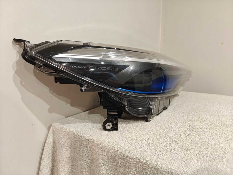 Lampa Prawy Przód LED Toyota Corolla Cross