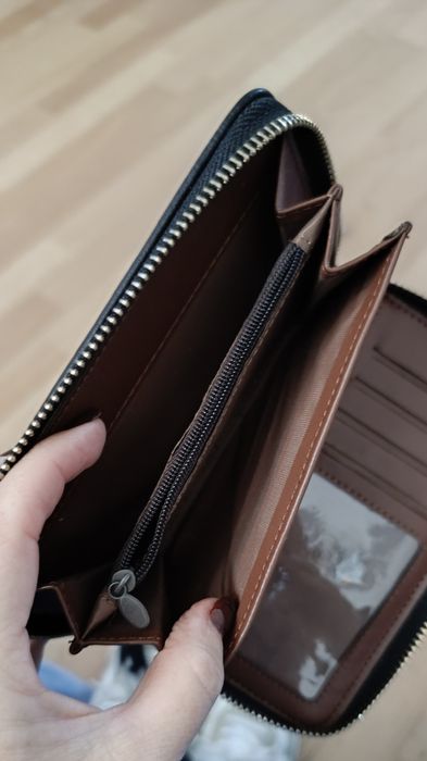 Carteira porta moedas e cartões preta. Usada