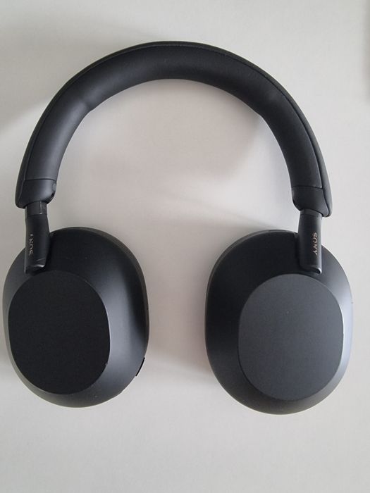 Sony WH-1000XM5 w bardzo dobrym stanie
