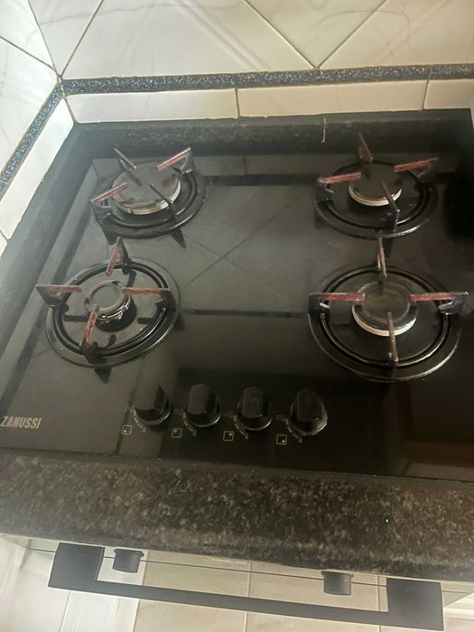 Placa de gás em vidrocerâmica  Zanussi - bom estado